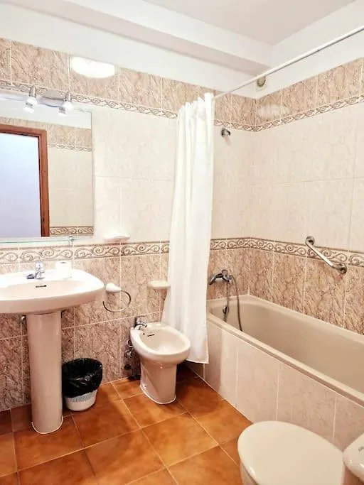 Comfortable Centrally Located Apartment Playa Feñabe